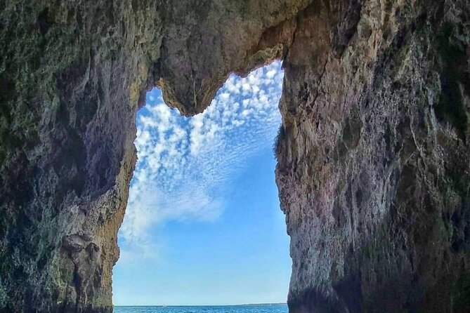 1-Hour Sea Caves and Boat Tour in Ortigia Syracuse - The crew and help with boarding