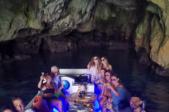 1-Hour Sea Caves and Boat Tour in Ortigia Syracuse - Caves, castle, and the possible swim