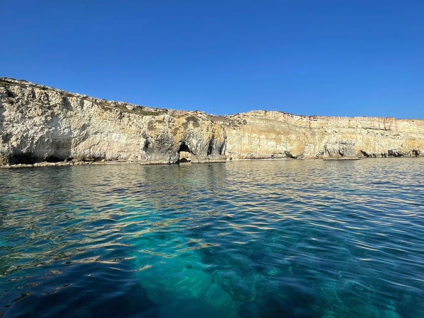 2.5-HOUR BOAT TOUR ORTIGIA+SEA CAVES+PILLIRINA+FRUIT DRINK - Sea caves, heart-shaped photos, and the northern coast