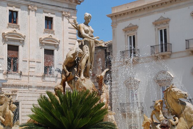 2 Hours Calessino/ Tuk tuk Tour to Syracuse and Ortigia Island - Ortigia’s lanes and waterfront views