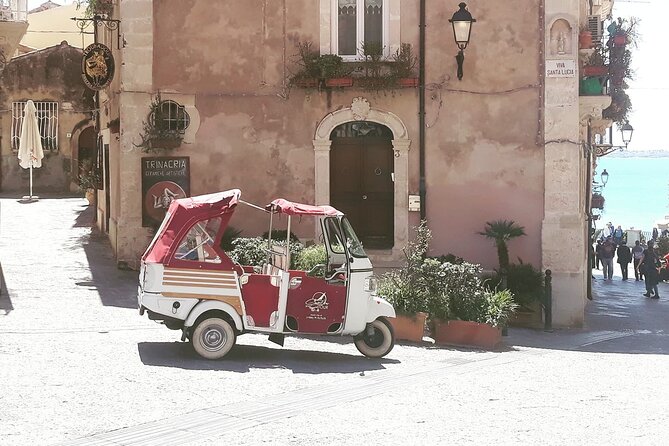 2 Hours Calessino/ Tuk tuk Tour to Syracuse and Ortigia Island - Basilica Santa Lucia al Sepolcro and Caravaggio