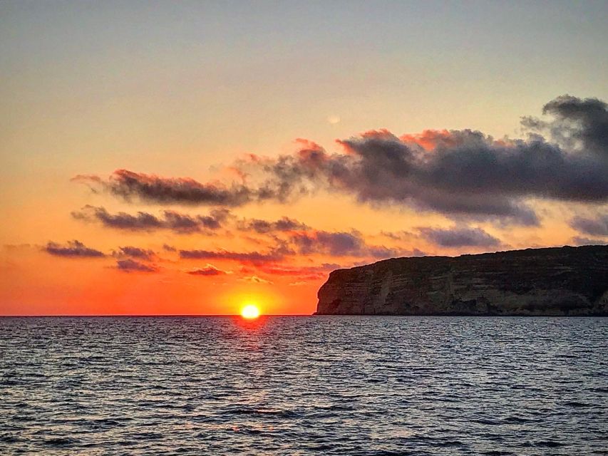 3-hour boat trip at sunset with the sighting Delfini - Spritz, snacks, and an evening on the water
