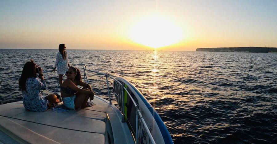 3-hour boat trip at sunset with the sighting Delfini - The first 90 minutes: searching for free dolphins