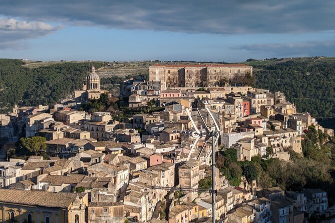 3-hour walking tour Discovering Ragusa Baroque - Descending toward Duomo di San Giorgio