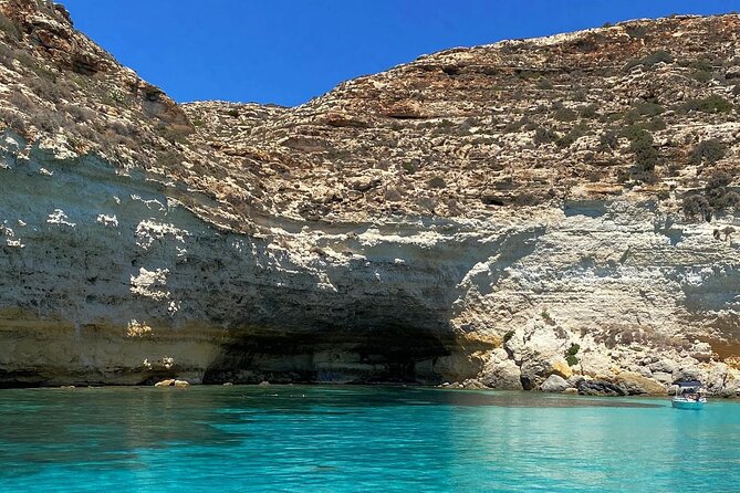 5 hour boat trip to Lampedusa with Sandwich, SUP and Snorkeling - Meeting the Boat at Lungomare Luigi Rizzo