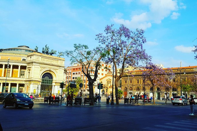 A walk among the monuments and markets of Palermo - Piazza Pretoria and its Carrara marble fountain