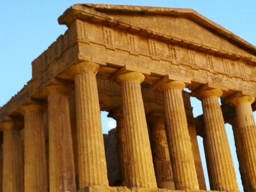 Agrigento: Valley of the Temples Tour Skip-the-Line Entry - Walking past fortifications and Byzantine arcosolia