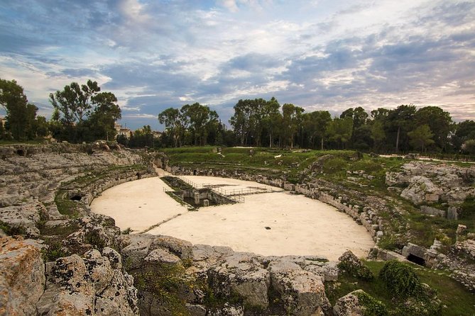 Ancient Syracuse: private guided tour of the Neapolis archaeological park - Entering the park at Largo Anfiteatro