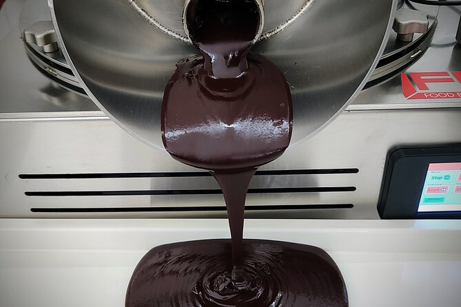 Become a chocolatier for a day, in Modica raw chocolate - Creating a personalized chocolate bar