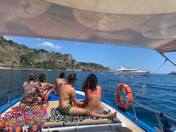 Boat excursions Isola Bella - Leaving Porticciolo Saya in Giardini Naxos