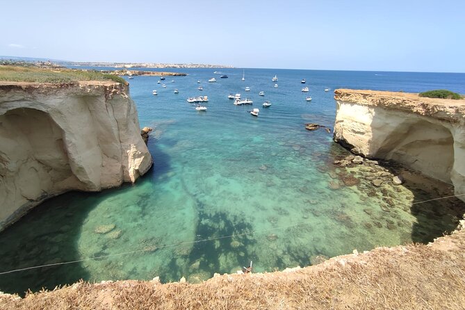 Boat tour in Pillirina, sea caves and Ortigia and prosecco - Service that helps when the sea changes plans