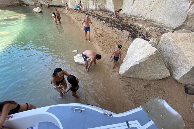 Boat tour in Pillirina, sea caves and Ortigia and prosecco - Who will enjoy this boat trip most?