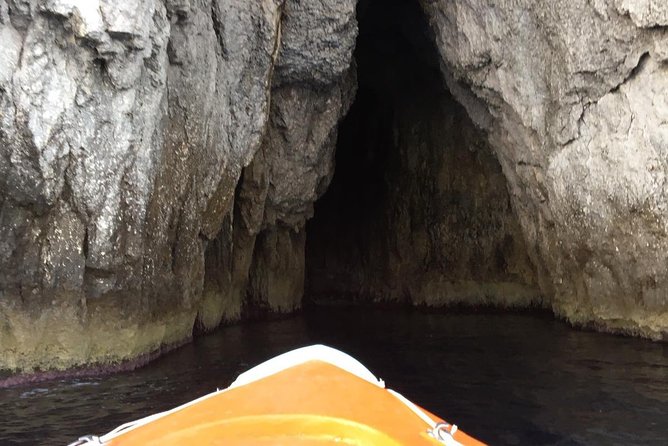 Boat tour of Ortigia Island and sea caves - Comfort, boat size, and what to bring