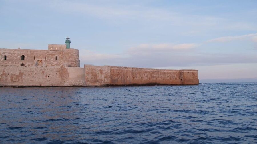 Boat tour of the island of Ortigia and the sea caves - Castello Maniace from the sea