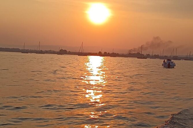 Boat tour Ortigia and Syracuse sea caves - The guide can shape the whole hour