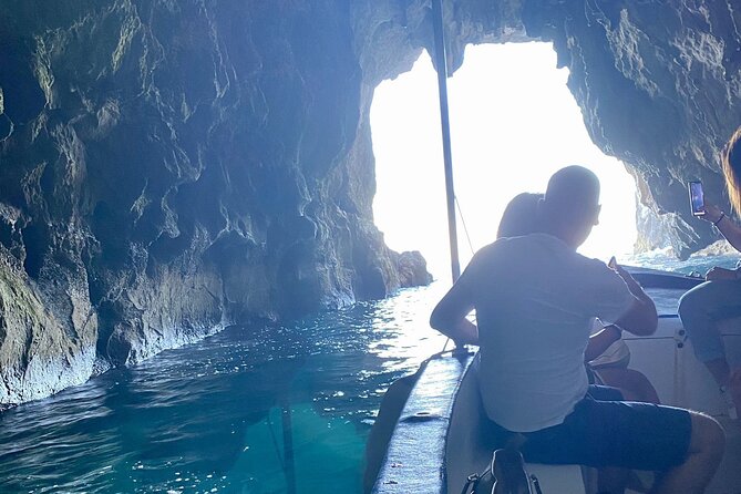 Boat tour Ortigia and Syracuse sea caves - Weather, spray, and comfort