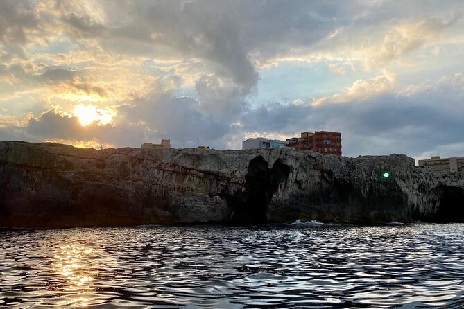 Boat tour Ortigia, sea caves and Pillirina 2h - Guides, captains, and the feel on board