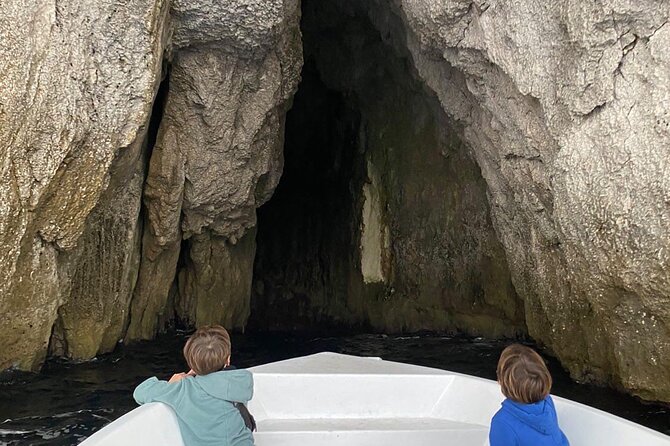 Boat tour Pillirina, sea caves Syracuse and Ortigia - Caves, castle views, and stories from Otto