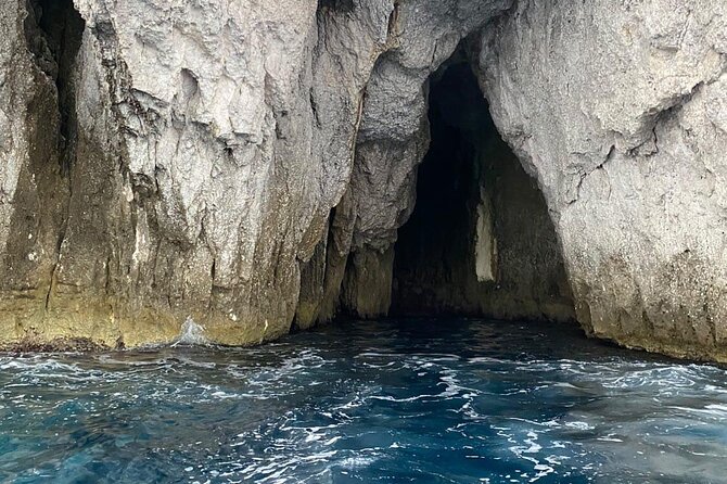 Boat tour Pillirina, sea caves Syracuse and Ortigia - Group size, language, and comfort