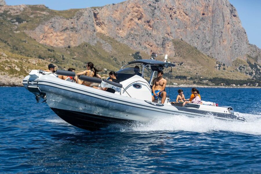 Boat Tour Taormina Isola Bella Giardini Naxos 8 hours - Mazzarò returns you to clear water and fish