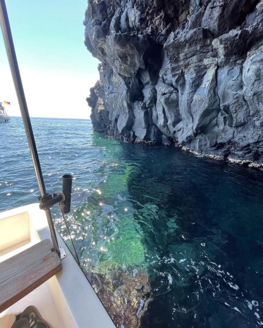 BOAT TOUR WITH APERITIF ON BOARD IN THE CYCLOPS ISLANDS - A small boat and a personal feel