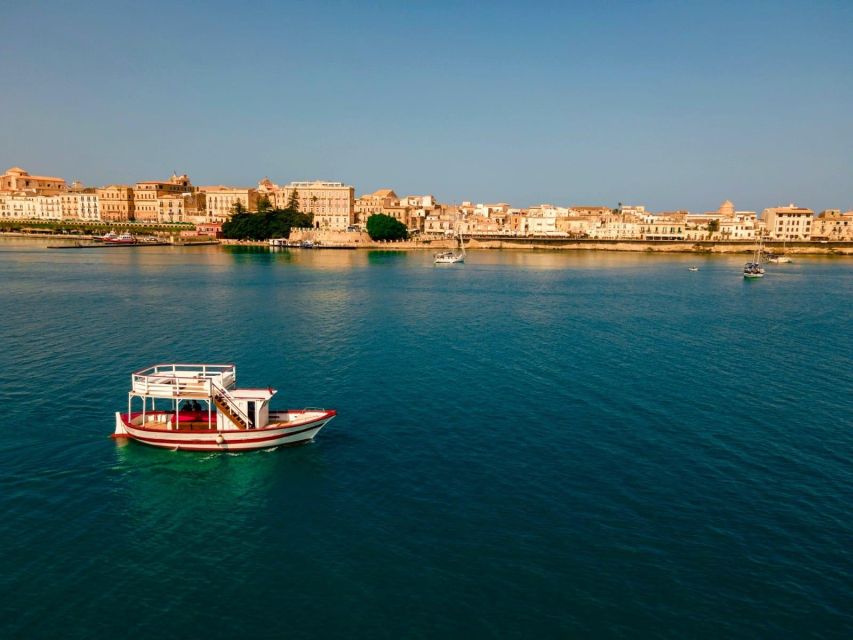 Boat tour with typical lunch in Siracusa - Why a boat is the right way to see Syracuse