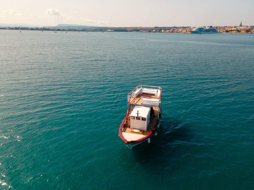 Boat tour with typical lunch in Siracusa - Pillirina and the Plemmirio marine reserve