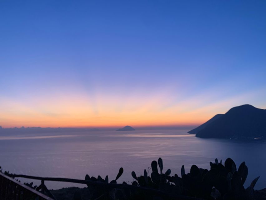 Capo d'Orlando: Mini-cruises to Salina, Lipari and Vulcano. - The short crossing toward Lipari