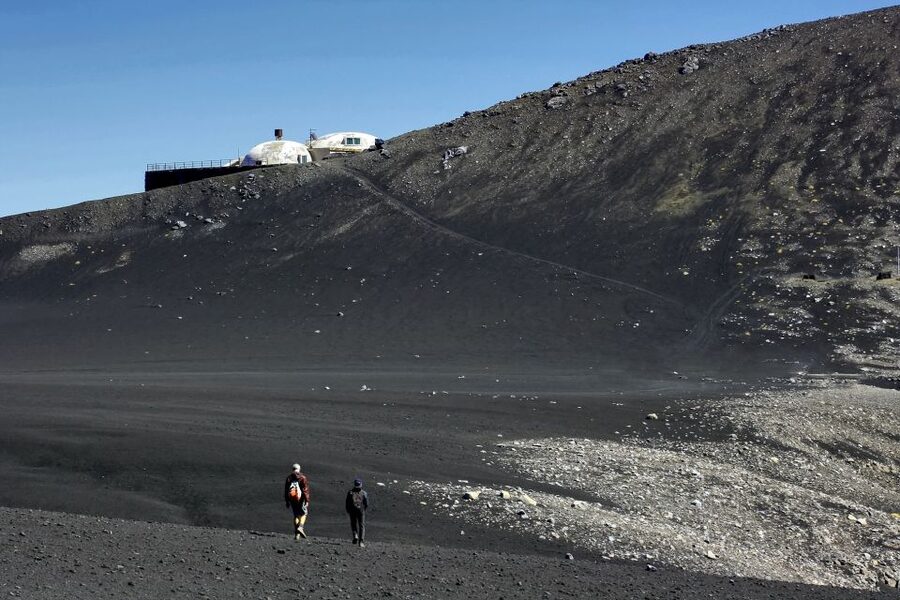 Catania: Amazing Etna Morning Tour with Pickup and Drop-Off - What the guides add to the day