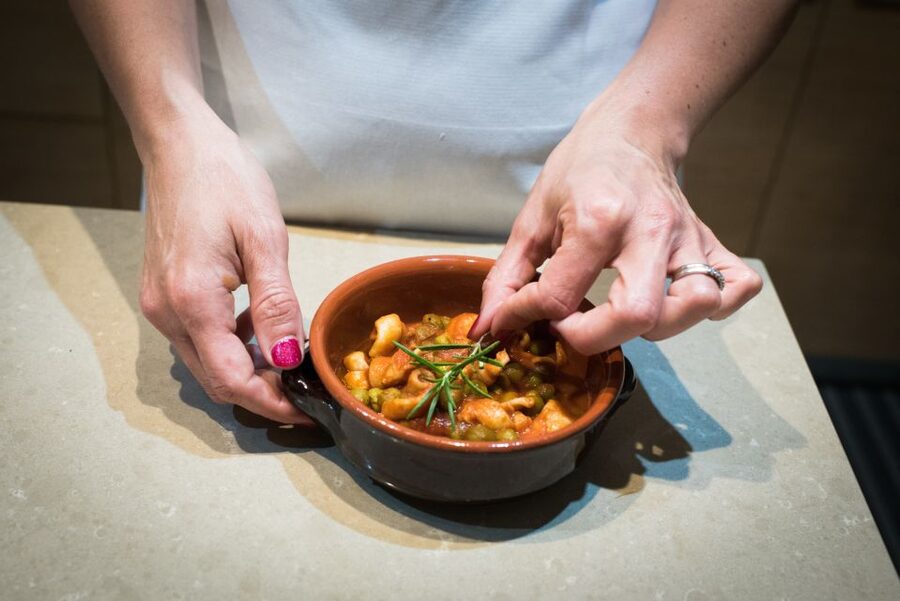 Catania: Dining Experience at a Local's Home - What happens during the three-hour visit