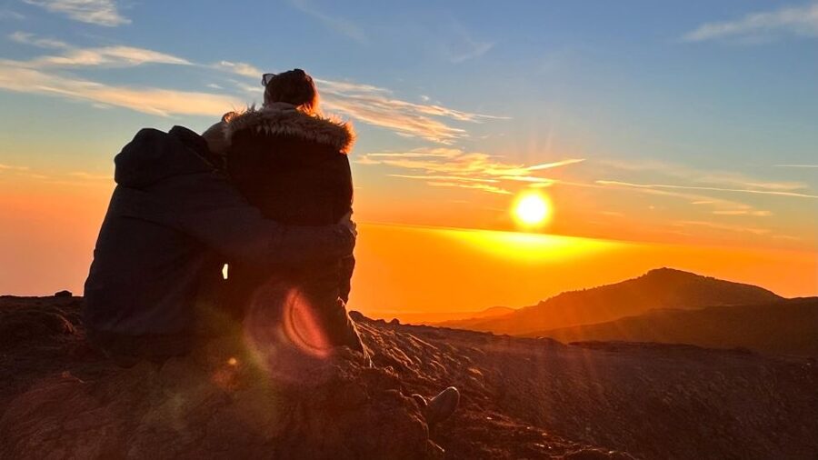 Catania: Etna Sunset Tour with Pickup and Drop-off - Sunset, wind, and changing weather