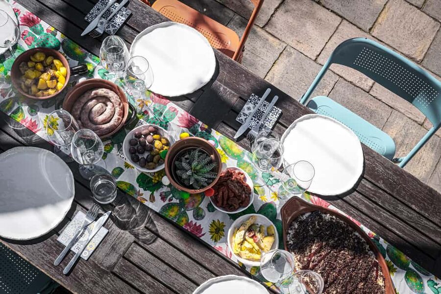 Catania: Etna Urban Winery Sicilian Lunch with Wine Tasting - Arriving at 12:45 p.m. for a 1 p.m. lunch