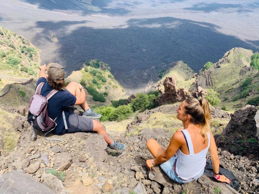 Catania: Guided Tour of Etna with Wine Tasting & Appetizers - Choosing the route below 2,000 meters
