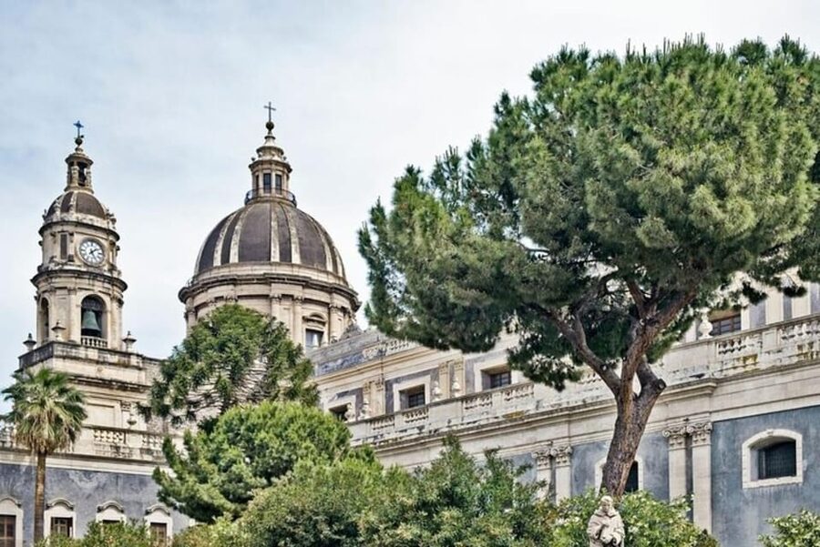 Catania Highlights Walking Tour With A Guide - Starting on Via Etnea and finding your bearings