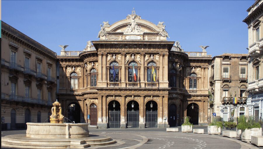 Catania Historic center Walking tour - Piazza dell’Università and the city’s grand public face