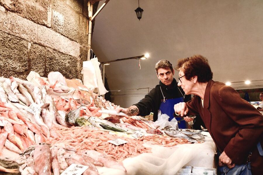 Catania: le coeur de la ville - Tour guidé en français - The fish market, where history meets dinner