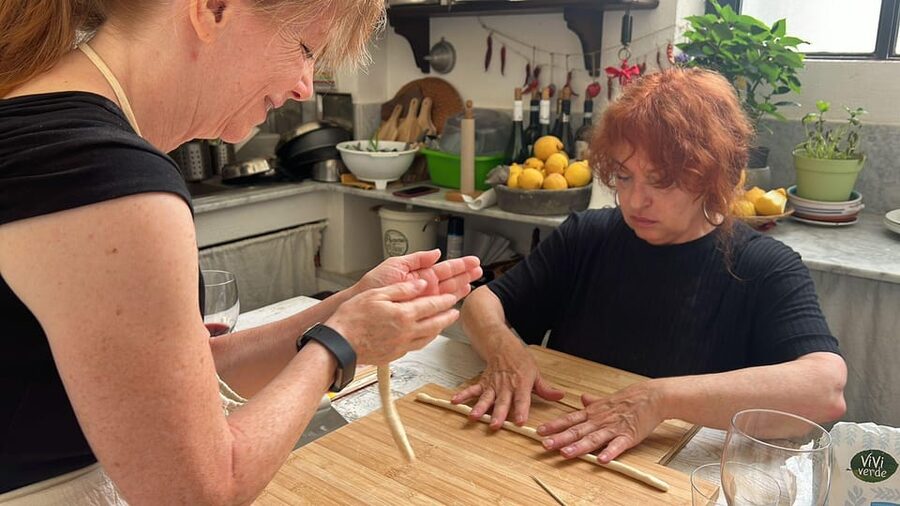 Catania: Pistachio Ravioli, Pasta Home Cooking Class w/ Wine - Meeting Angela and settling into the kitchen