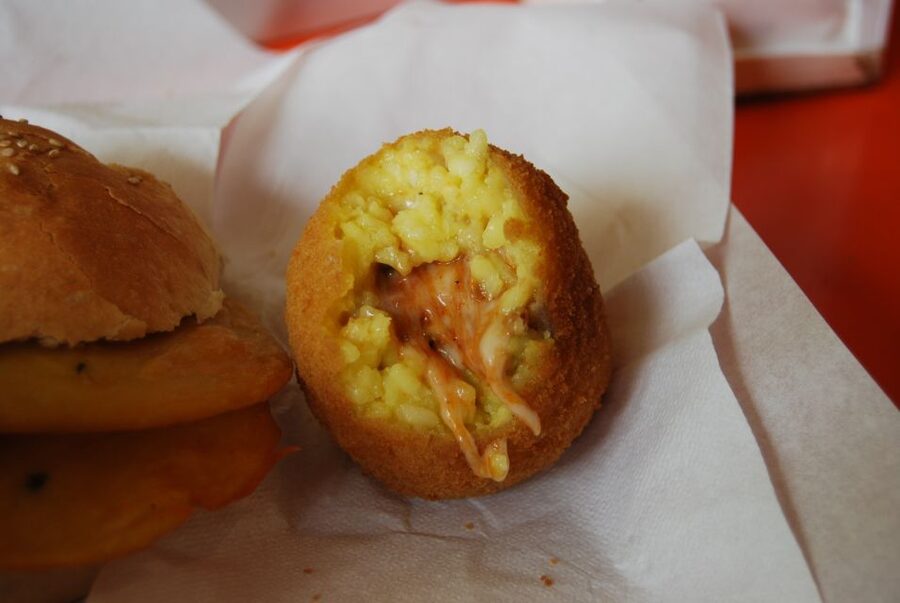 Catania: Private Tour with Arancino Tasting - Via Auteri, Roman baths, and the fish market