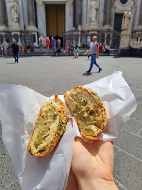 Catania: Street Food Guided Walking Tour - Who should book this food tour?