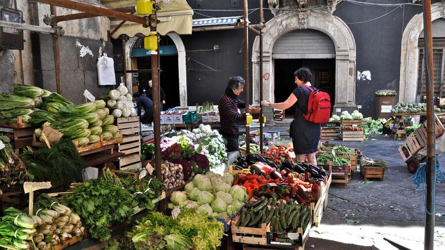 Catania Street Food Tour - Toward the port and horse-meat meatballs