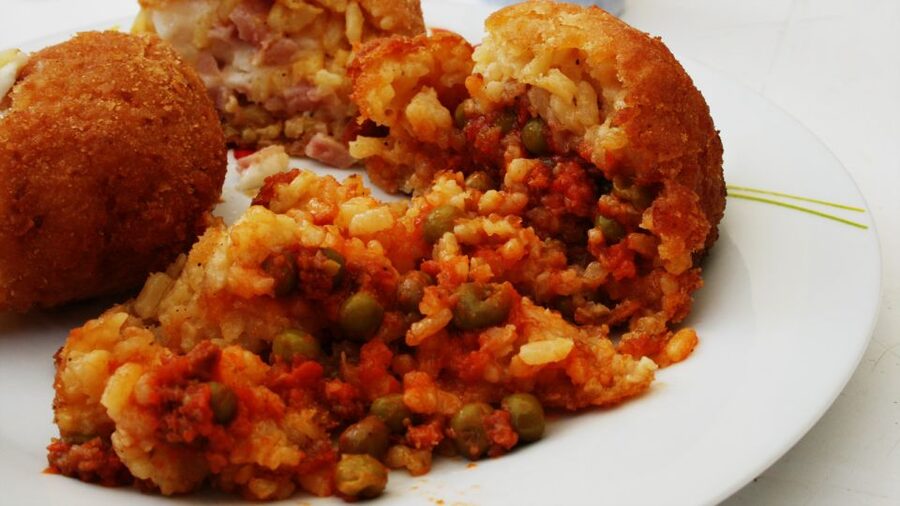 Catania: Street Food Walking Tour - Arancino is the first serious test of your appetite