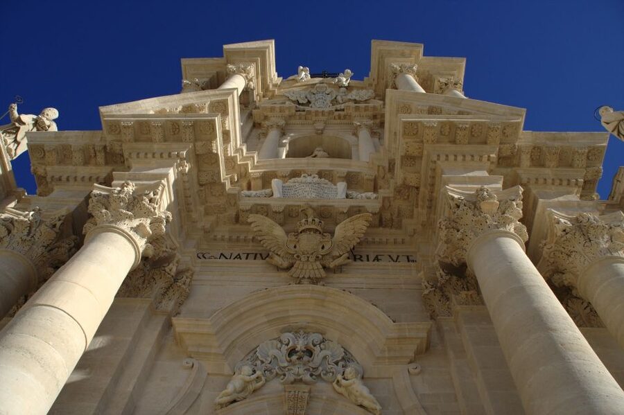 Catania: Syracuse, Ortigia, and Noto Tour with Brunch - What the guides add to the day