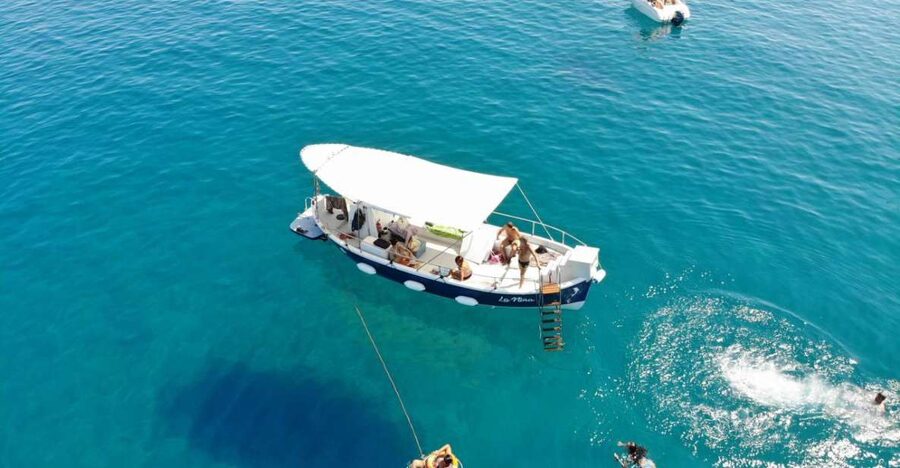 Cefalù: Guided Boat Excursion along the coast of Cafalù - Boat comfort and practical limits