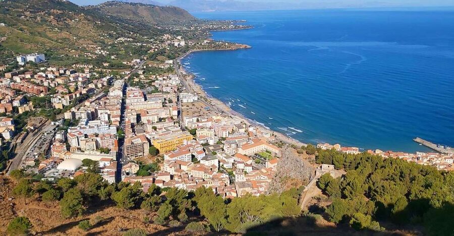 Cefalú: La Rocca Archaeological Park Guided Hiking Tour - A private group changes the feel of the hike