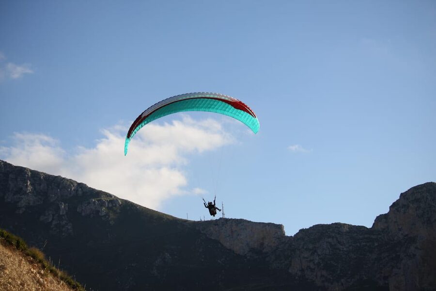 Cefalù: tandem paragliding flight and insta360 video - The landing and return ride