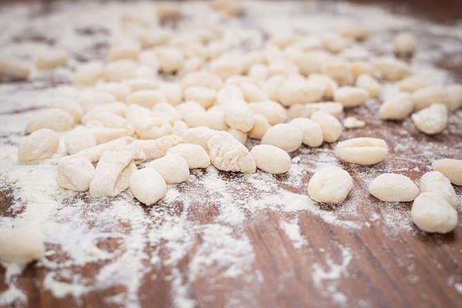 Cesarine: Small group Pasta and Tiramisu class in Messina - A meal with a lesson attached
