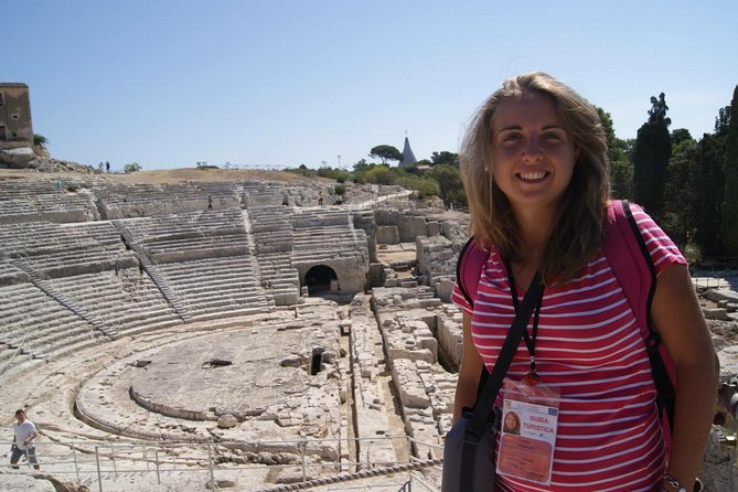 Classical Syracuse - Half day guided tour - Walking into Ortigia through the Temple of Apollo