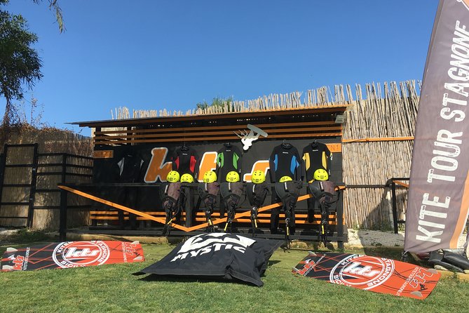 Complete rental of kitesurf equipment - The staff and the feel of the center
