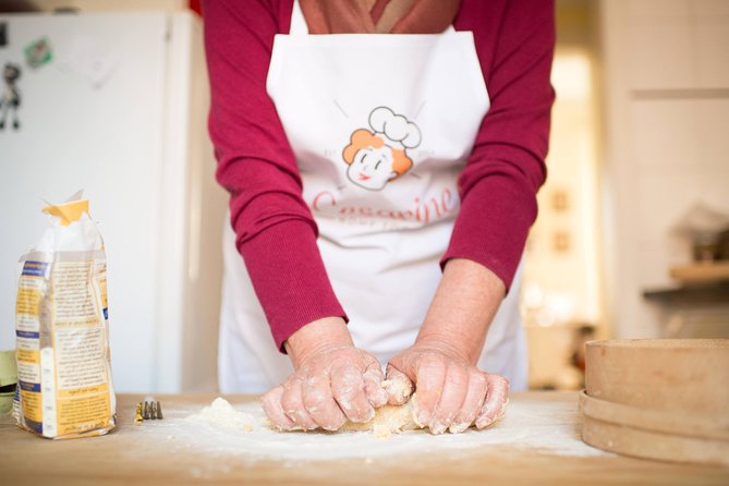 Cooking class at a Cesarina's home with tasting in Siracusa - Making pasta from scratch with a local host