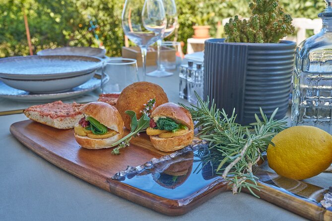 Cooking class in a villa with Palermo view - Sitting down to a Sicilian meal